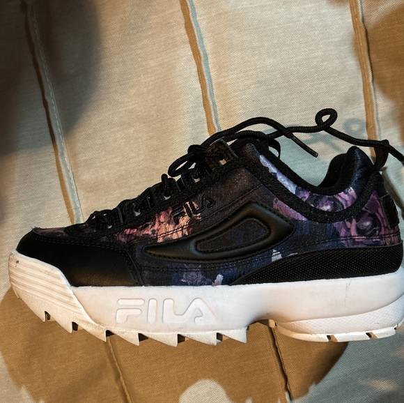 Fila Women's Platform Sneaker with Enamel Rose Closure - Picture 4 of 10